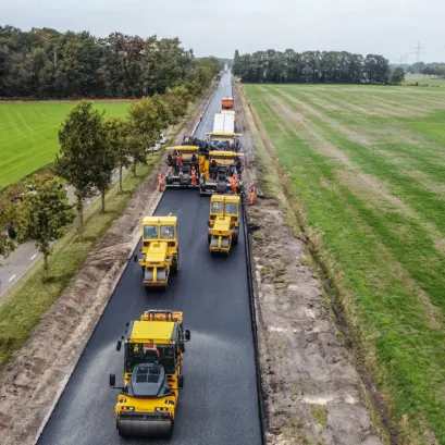 Drone foto asfaltploeg