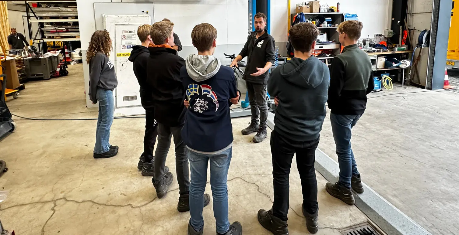 Scholieren op bezoek in de werkplaats