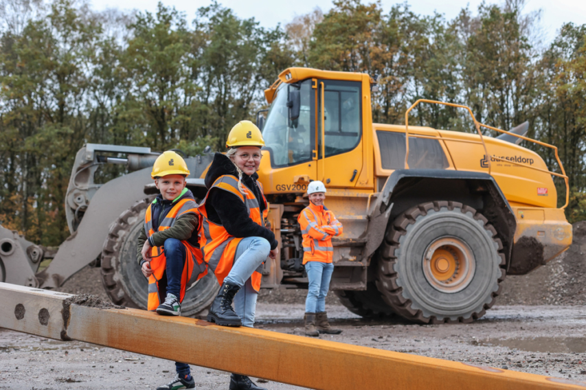 Uitvoerder Niek met zijn kinderen Fien en Mees